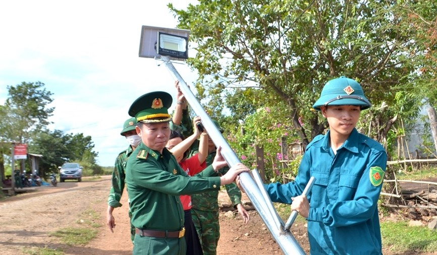 Hoạt động ý nghĩa giúp “thắp sáng vùng biên” của Bộ đội biên phòng tỉnh Đắk Lắk (02/1/2023)